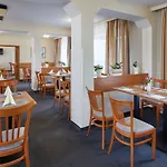德文温泉酒店 4*